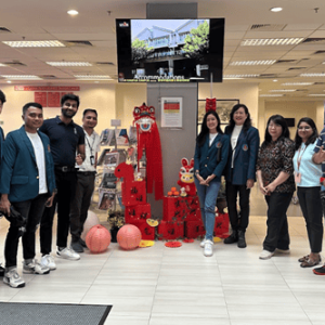Foto Bersama di Perpustakaan UTAR